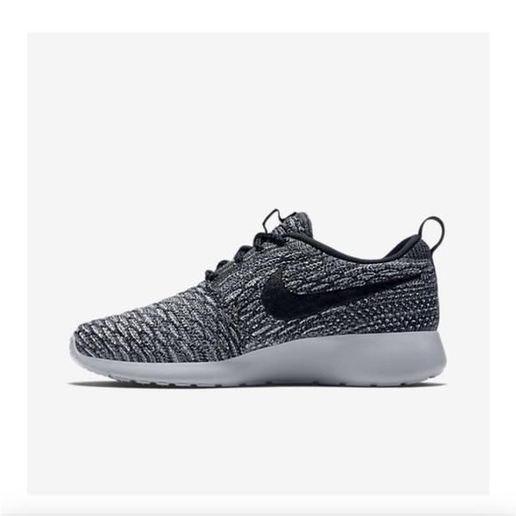 Nike womens size 9.5 Roshe flyknit - Picture 1 of 7